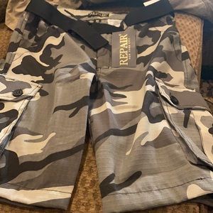 Army color Men cargo shorts